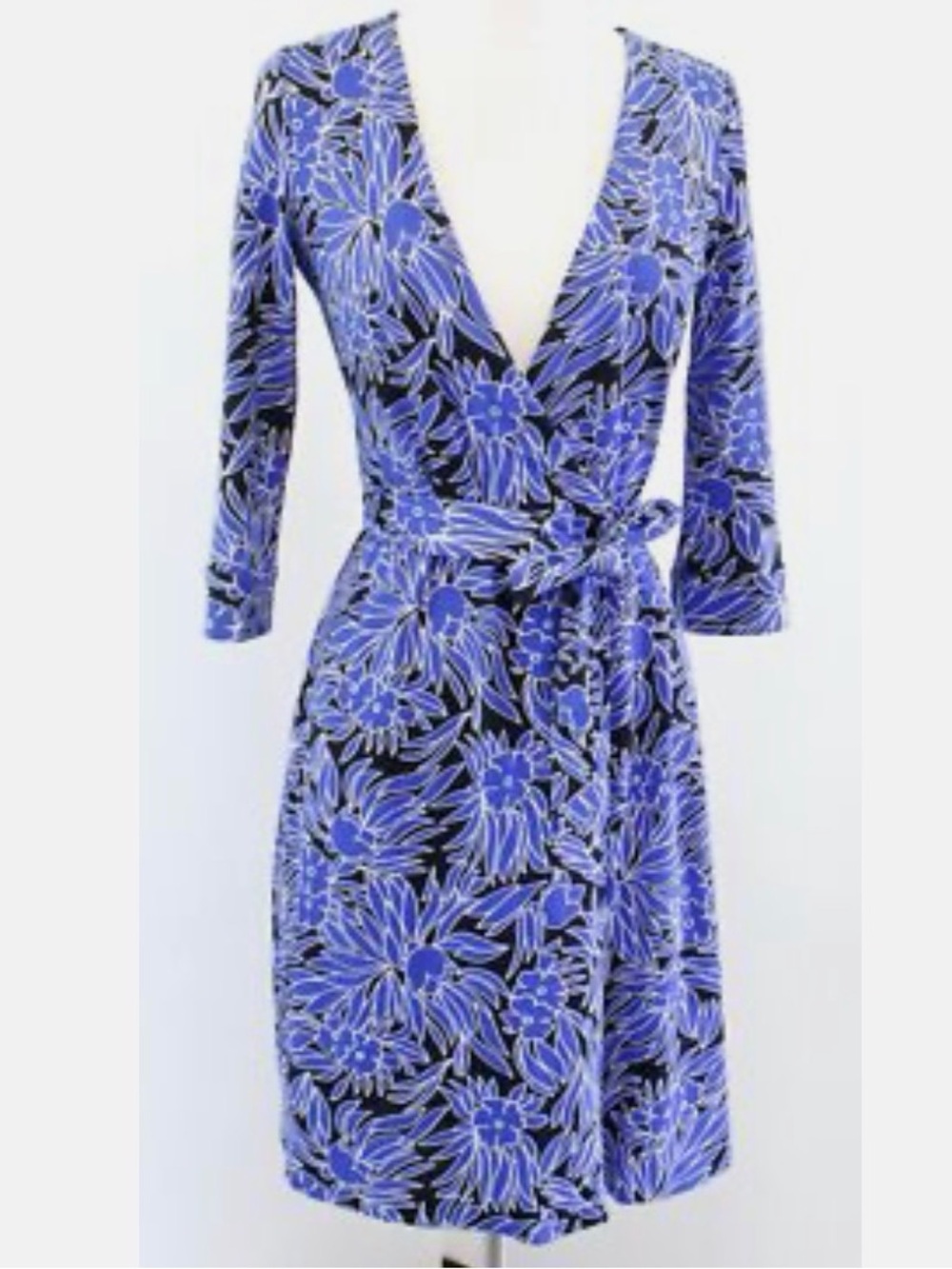 New without tags Diane Von Furstenberg Blue and Black Floral Wrap Dress